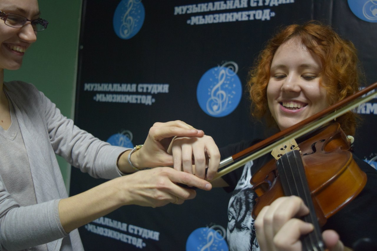 Научиться играть на скрипке может каждый в музыкальной школе Мьюзикметод. Профессиональные преподаватели, специальные программы обучения. Записывайтесь, телефон +79092012550